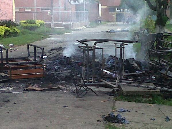 Así quedaron algunos elementos de oficinas después del motin- Foto: Personería Cali.